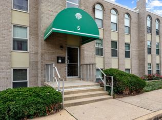5 Canterbury Sq APT 201, Alexandria, VA 22304
