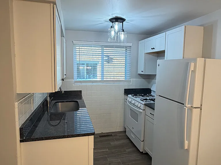 6254 Cortelyou Ave #1 — Photo 12