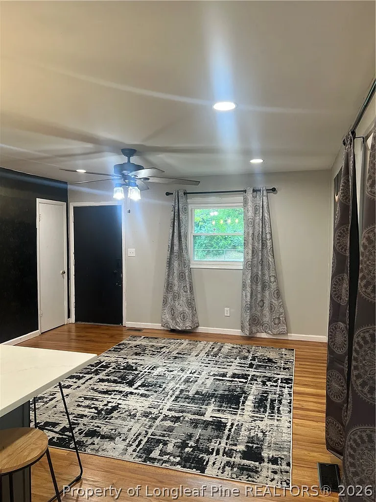 3 bed, 2.0 bath, 1075 sqft, $1,600 — Photo 3