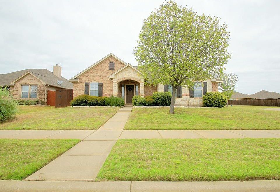 1st image of 300 Glenview Dr