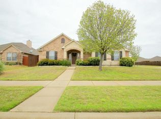 300 Glenview Dr, Aubrey, TX 76227