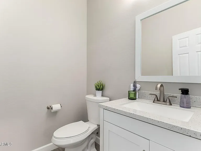 706 W Green Tree Dr — Photo 11