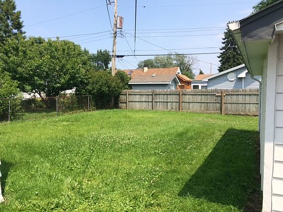 3rd image of 109 N Marilyn Ave