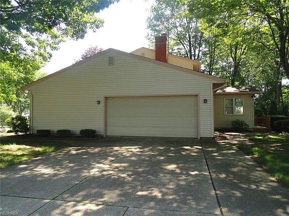 3rd image of 596 Stafford Dr