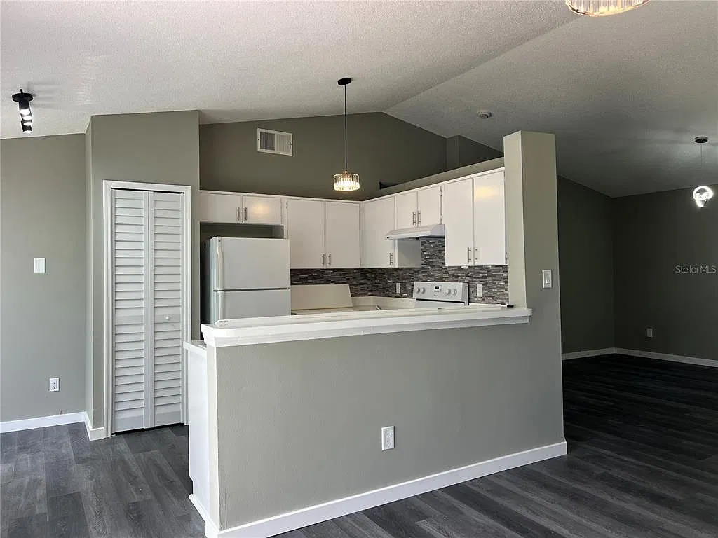 3 bed, 2.0 bath, 1210 sqft, $1,795 — Photo 3