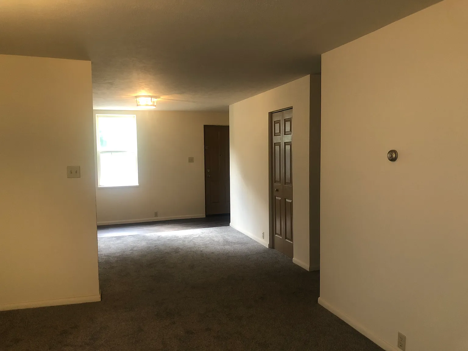 3 bed, 1.5 bath, 1560 sqft, $1,375 — Photo 3