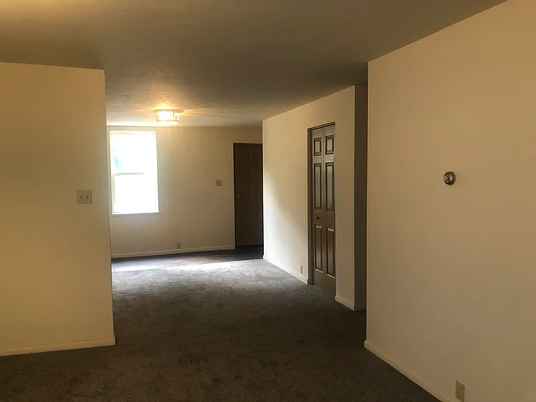 Dining room size is 12' x 10'.