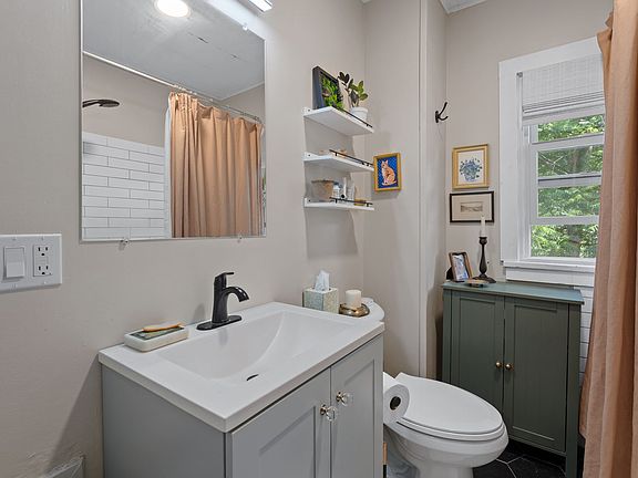 5th image of 116 Linderman Ave #2B