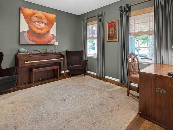 5th image of 712 Wooded Hamlet Ct