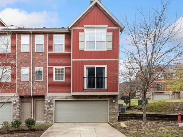 2835 W Redstone Dr, Fayetteville, AR 72704