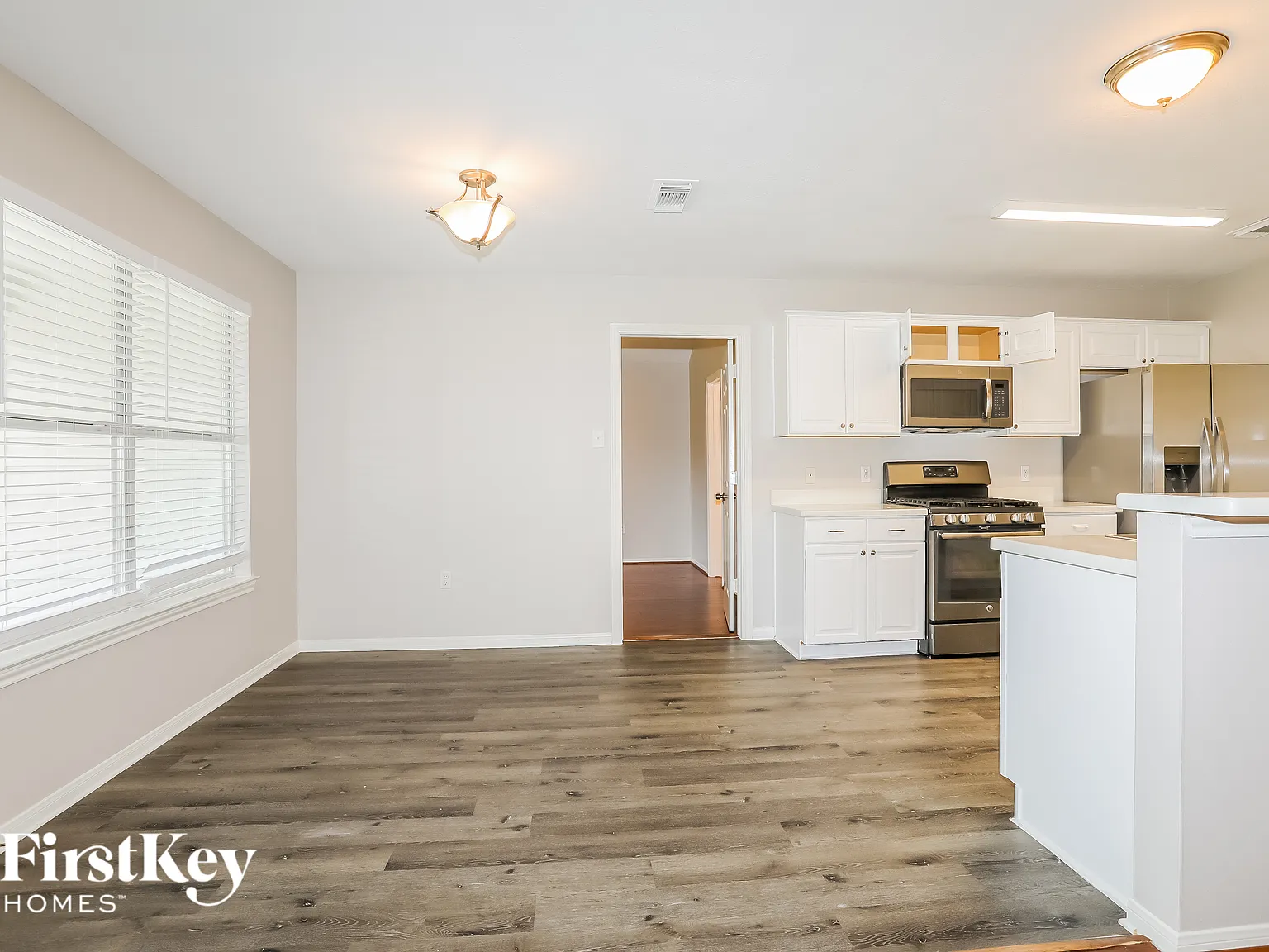3 bed, 2.0 bath, 1651 sqft, $2,120 — Photo 4