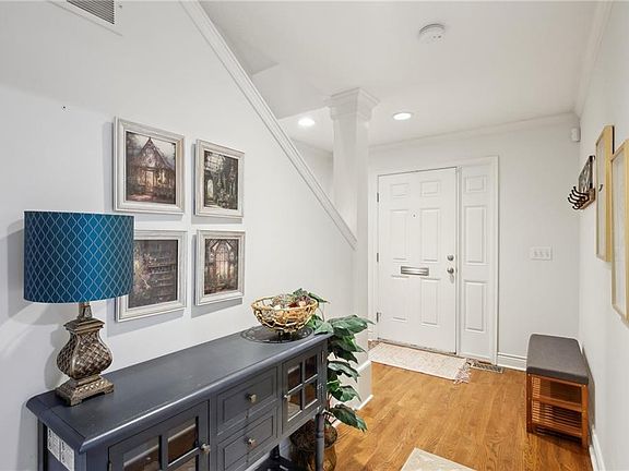 3rd image of 203 W 34th St
