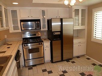 3rd image of 5720 Owensmouth Ave Unit 156