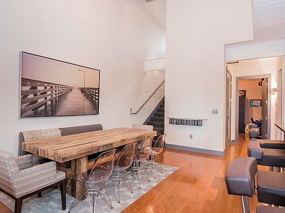 3rd image of 1501 W Horatio St APT 223