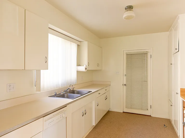 306 Mockingbird Ln #A — Photo 4