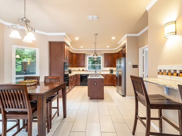 1727 Parkwood Dr, Grapevine, TX 76051