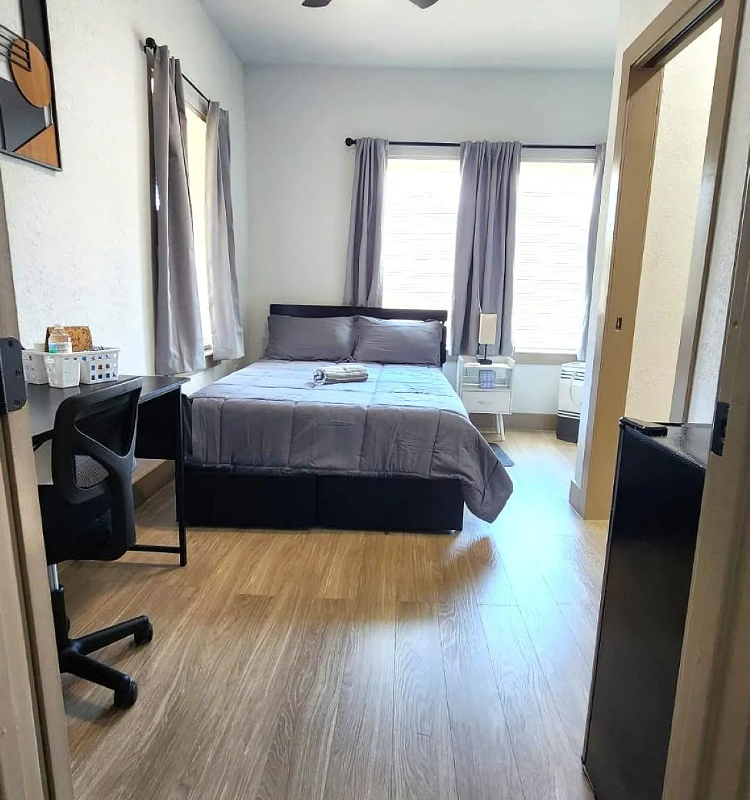 4 bed, 3.0 bath, 1280 sqft, $1,001 — Photo 1