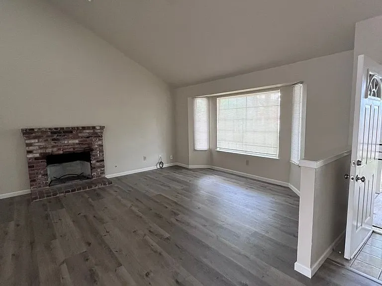 3401 Cassie Ln — Photo 3