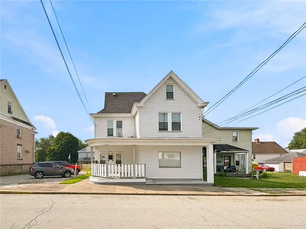 226 E Fairview Ave, Connellsville, PA 15425