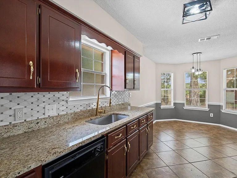 1469 Homestead Dr — Photo 7