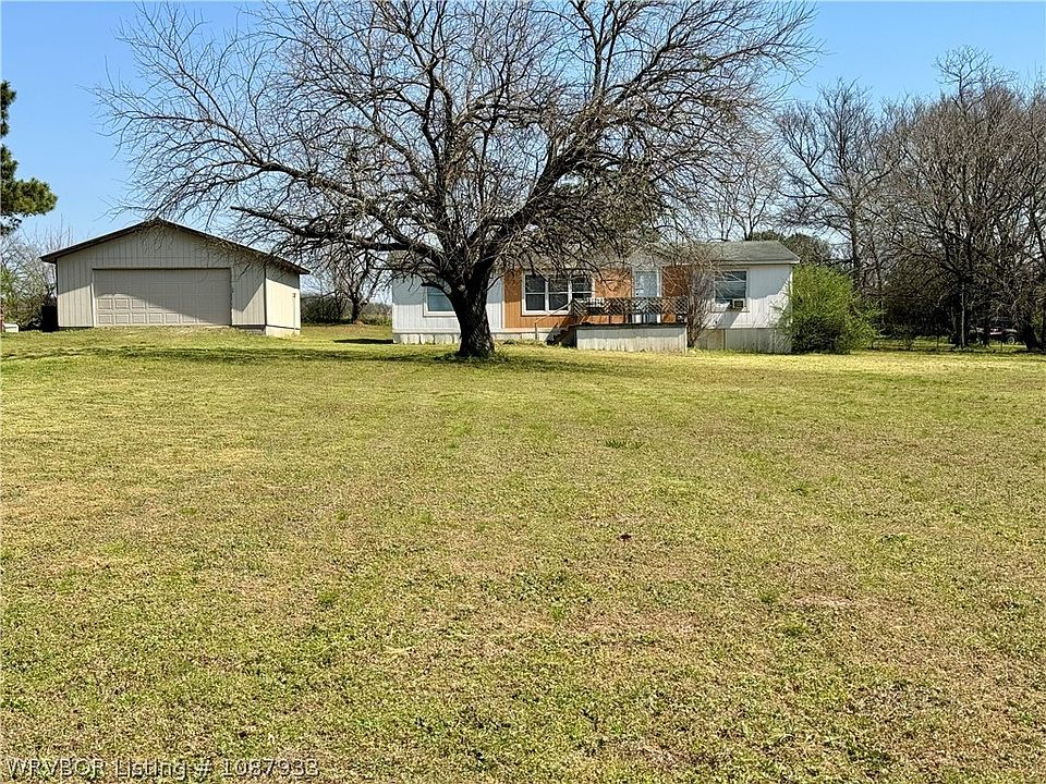 1st image of 1401 E Northbrook Dr