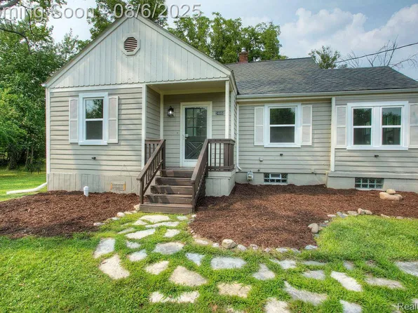 24898 Farmbrook Rd, Southfield, MI 48034