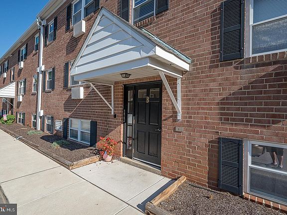 3rd image of 1 Radnor Dr APT B4