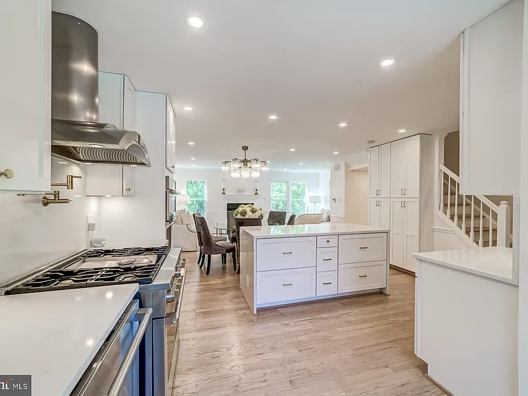 8 Carriage House Cir — Photo 23
