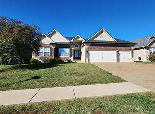 184 Shadow Pointe Dr, Wentzville, MO 63385