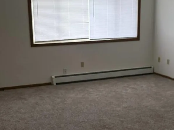 305 S 1st St #1-4, Marshalltown, IA 50158