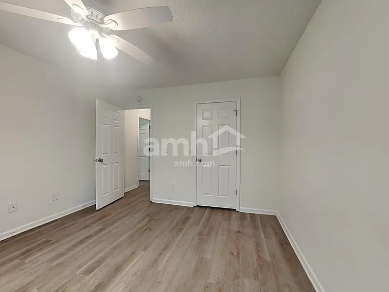 2335 Fosterdale West Ln — Photo 10