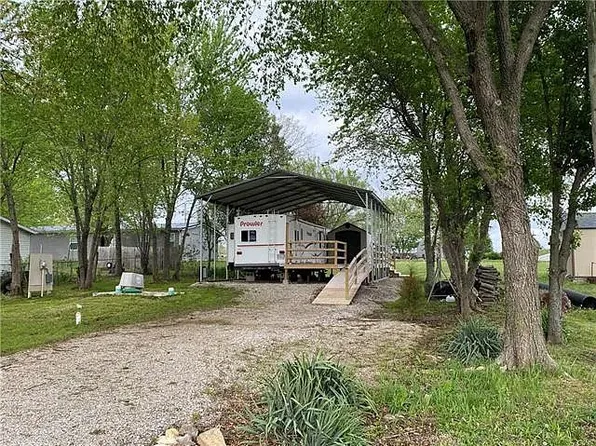 26 Deerfield Dr, Linn Valley, KS 66040