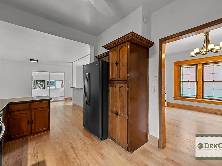 582 S Grant St — Photo 8