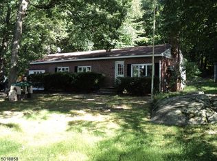 16 Olcott Rd, Hewitt, NJ 07421