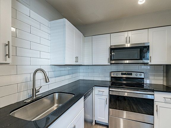 3rd image of 9423 N 17th Ave #220
