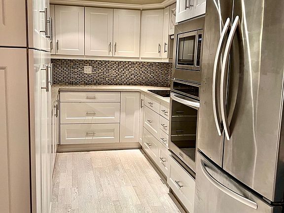 4th image of 225 Davenport Rd #511