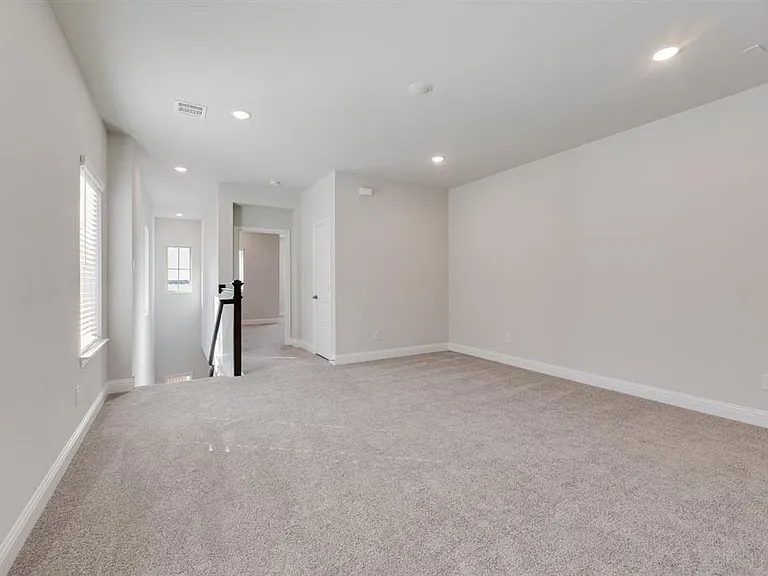7009 Sunset Blvd — Photo 18