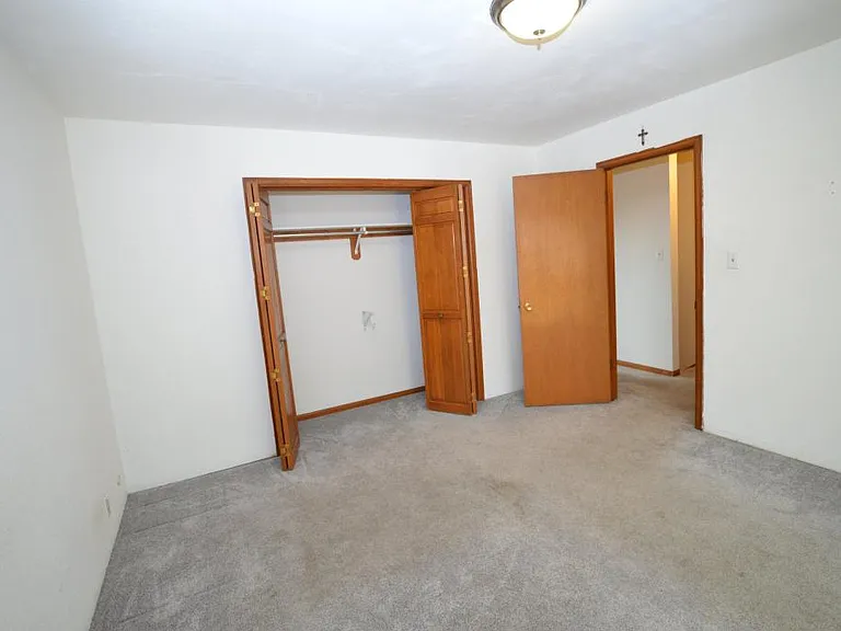 100 Clover Ct — Photo 8