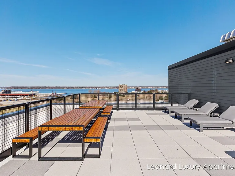 The Leonard Luxury Apartments — Photo 17
