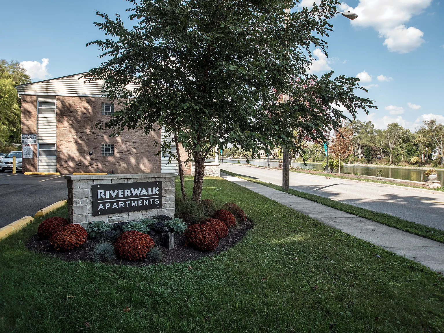 RiverWalk Apartments — Photo 2
