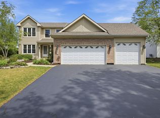 360 Winding Canyon Way, Algonquin, IL 60102