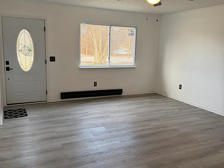 4837 W Bancroft St — Photo 10