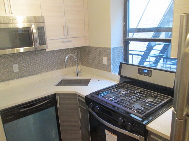 2nd image of 934 Myrtle Ave APT 4