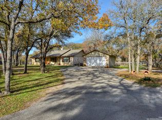 741 Killarney Rd, Floresville, TX 78114