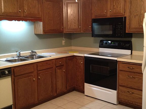 3rd image of 10600 43rd Ave N APT 103