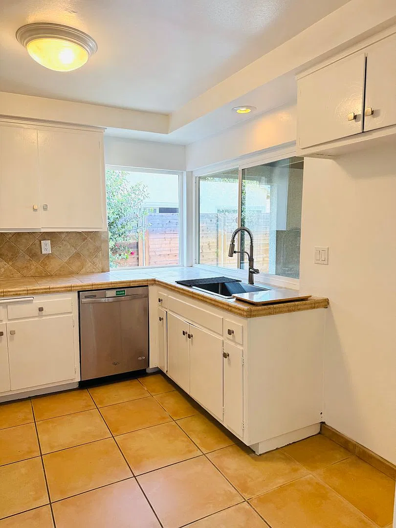 Charming single-story 3-bedroom, 2-bathroom home nestled in the heart of Camarillo — Photo 3