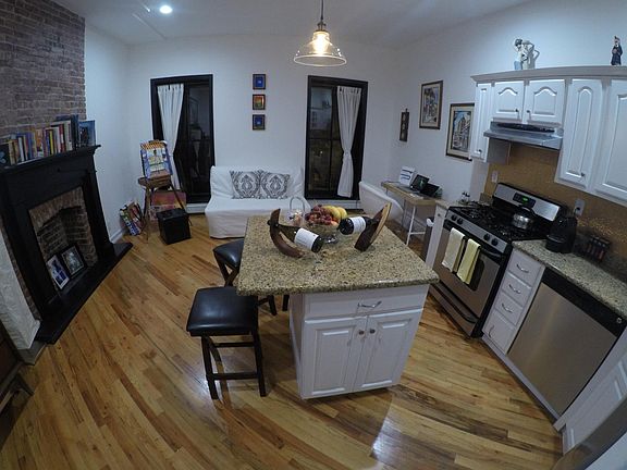 5th image of 132 Sussex St #2