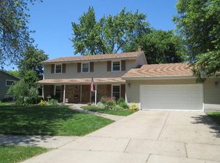 1323 Vivian Ln, Munster, IN