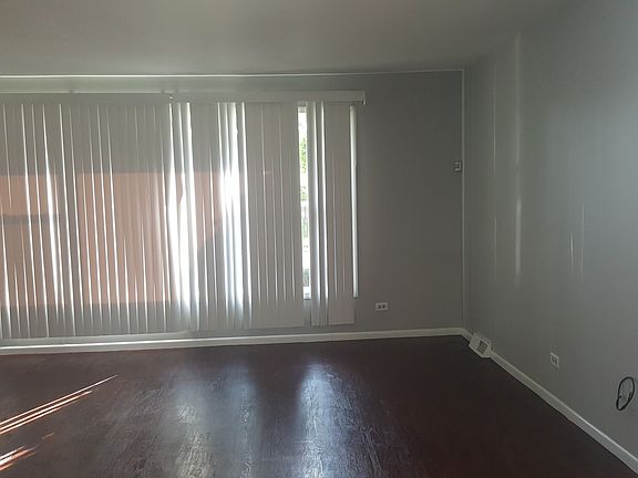 4th image of 14826 Dorchester Ave