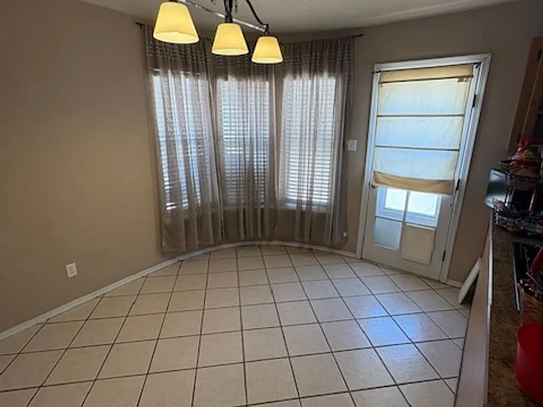 1616 Leslie Ann Ln — Photo 2